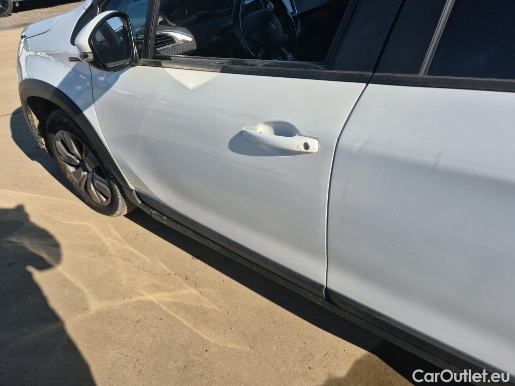  Peugeot  2008 PEUGEOT  / 2016 / 5P / todoterreno Signature BlueHDi 100 S&S 5 Vel. MAN #52