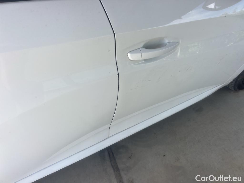  Peugeot  208 PEUGEOT  / 2019 / 5P / berlina con portón BlueHDi 73kW (100CV) Active #15