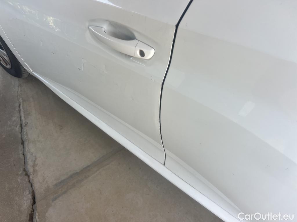  Peugeot  208 PEUGEOT  / 2019 / 5P / berlina con portón BlueHDi 73kW (100CV) Active #3