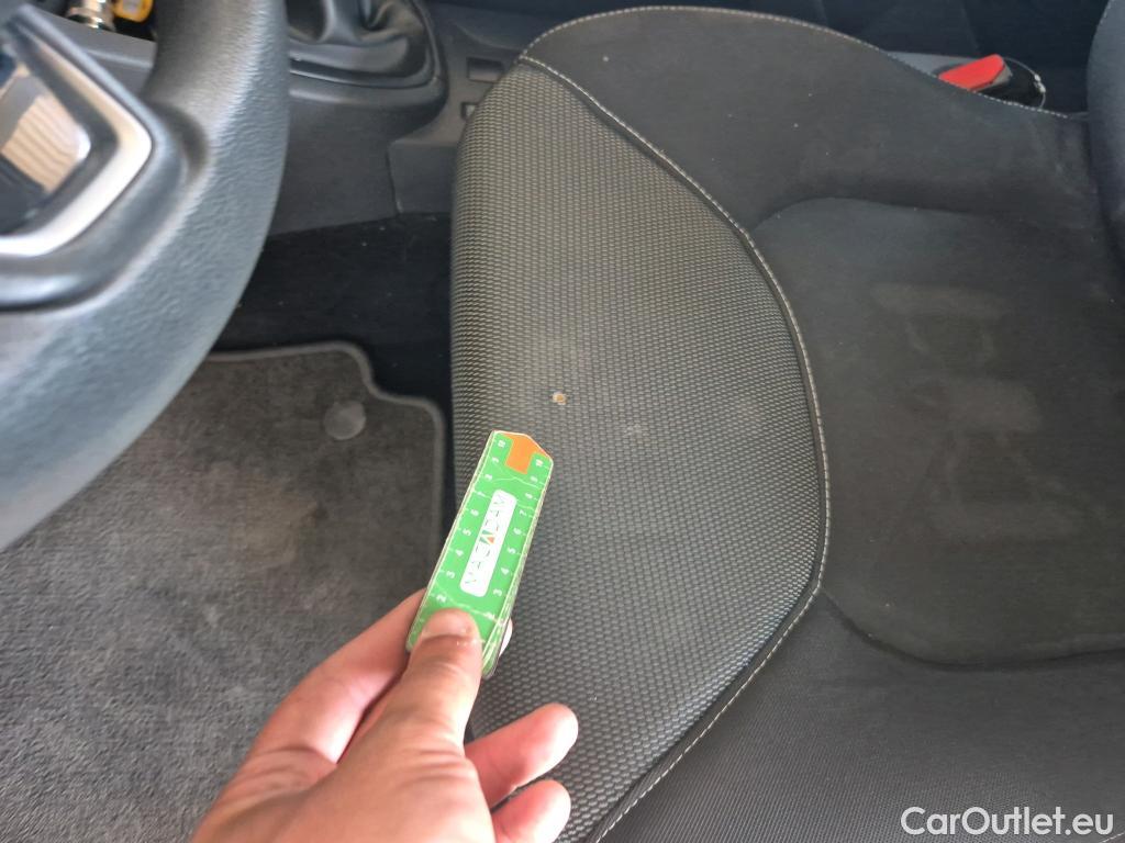  Renault  Clio RENAULT  / 2016 / 5P / berlina con portón Business TCe 66kW (90CV) GLP -18 #12