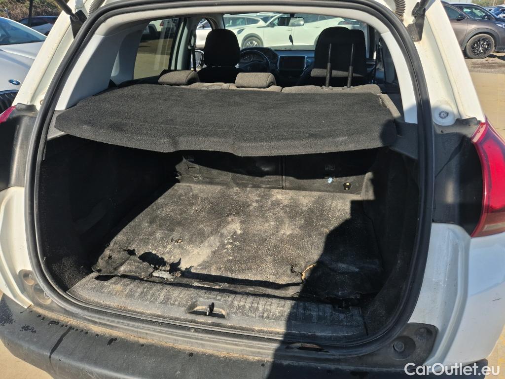  Peugeot  2008 PEUGEOT  / 2016 / 5P / todoterreno Signature BlueHDi 100 S&S 5 Vel. MAN #61