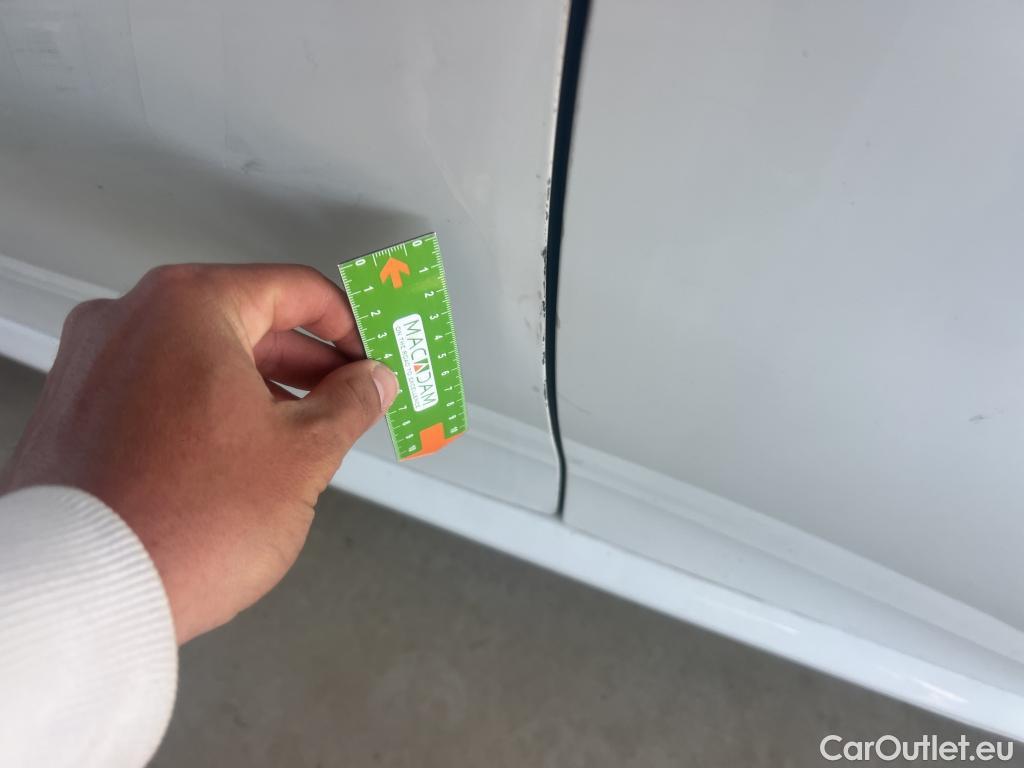  Peugeot  208 PEUGEOT  / 2019 / 5P / berlina con portón BlueHDi 73kW (100CV) Active #4