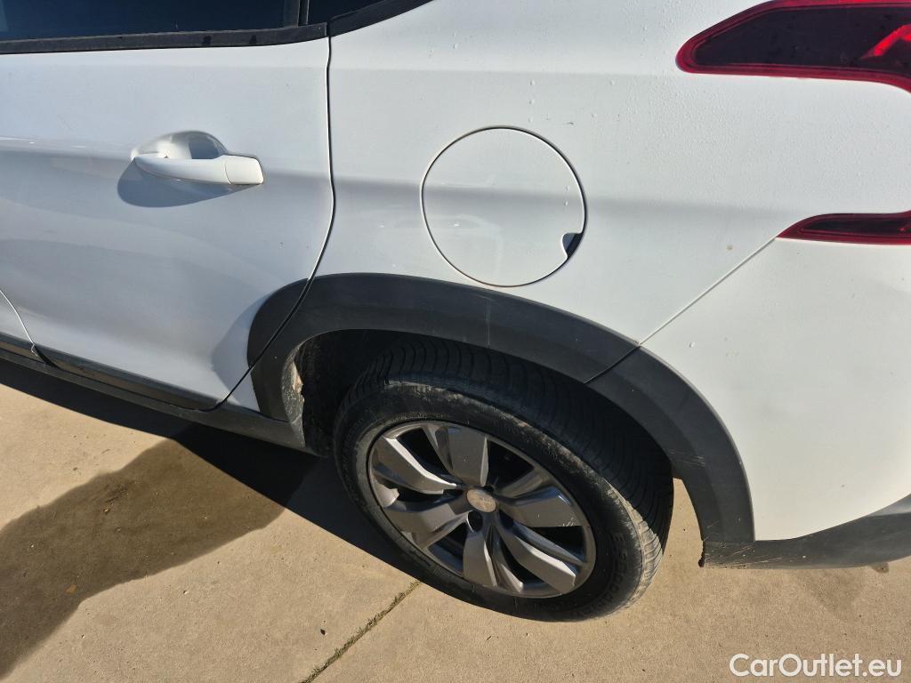  Peugeot  2008 PEUGEOT  / 2016 / 5P / todoterreno Signature BlueHDi 100 S&S 5 Vel. MAN #41