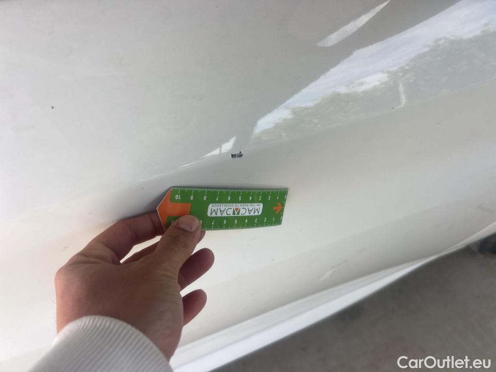  Peugeot  208 PEUGEOT  / 2019 / 5P / berlina con portón BlueHDi 73kW (100CV) Active #17