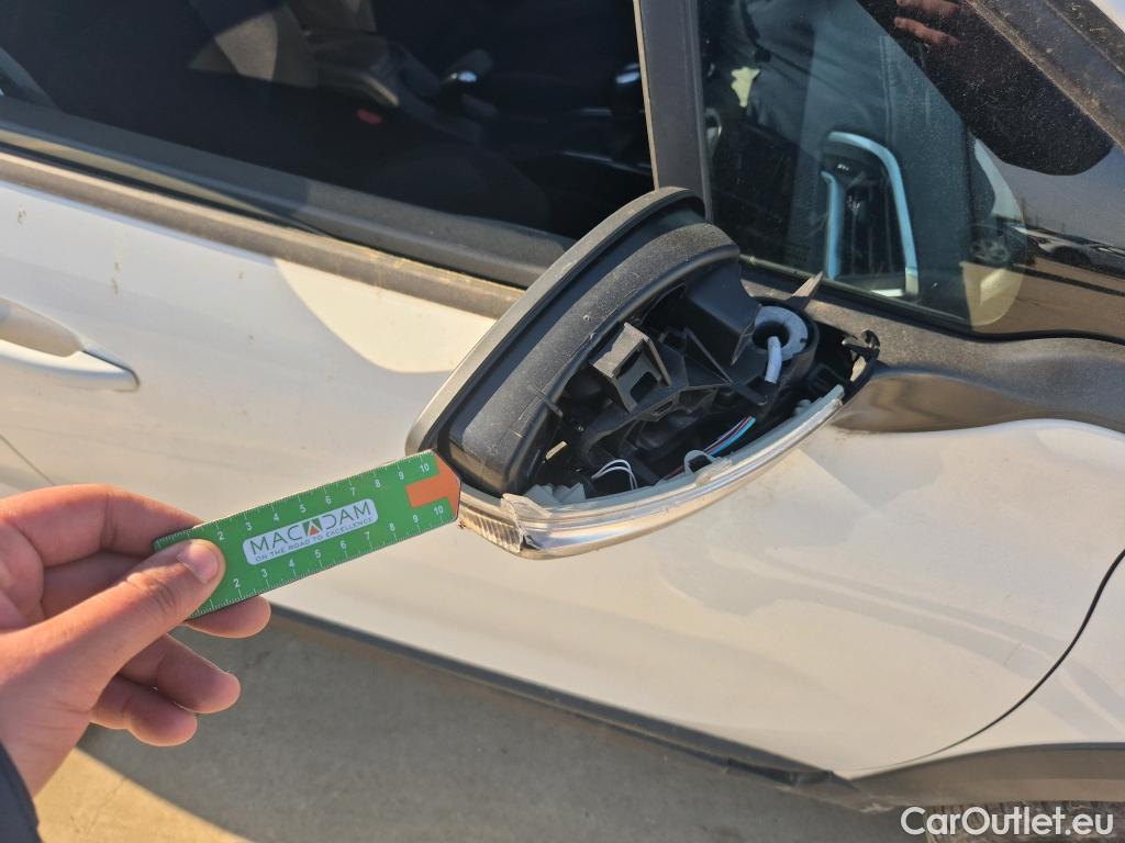  Peugeot  2008 PEUGEOT  / 2016 / 5P / todoterreno Signature BlueHDi 100 S&S 5 Vel. MAN #19