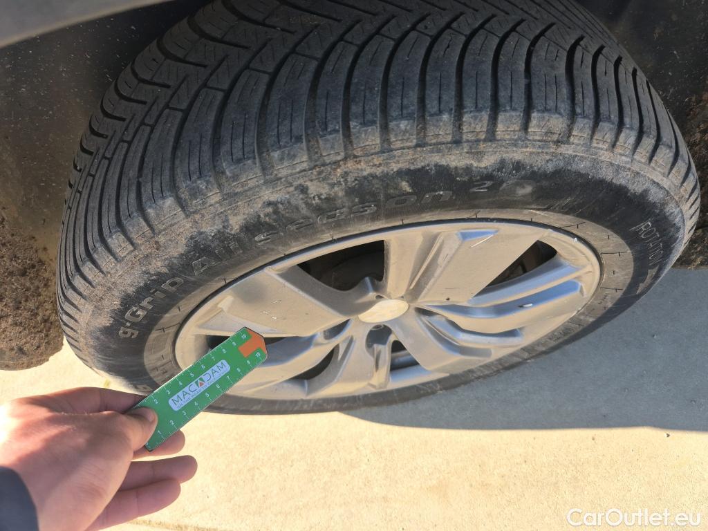  Peugeot  2008 PEUGEOT  / 2016 / 5P / todoterreno Signature BlueHDi 100 S&S 5 Vel. MAN #51