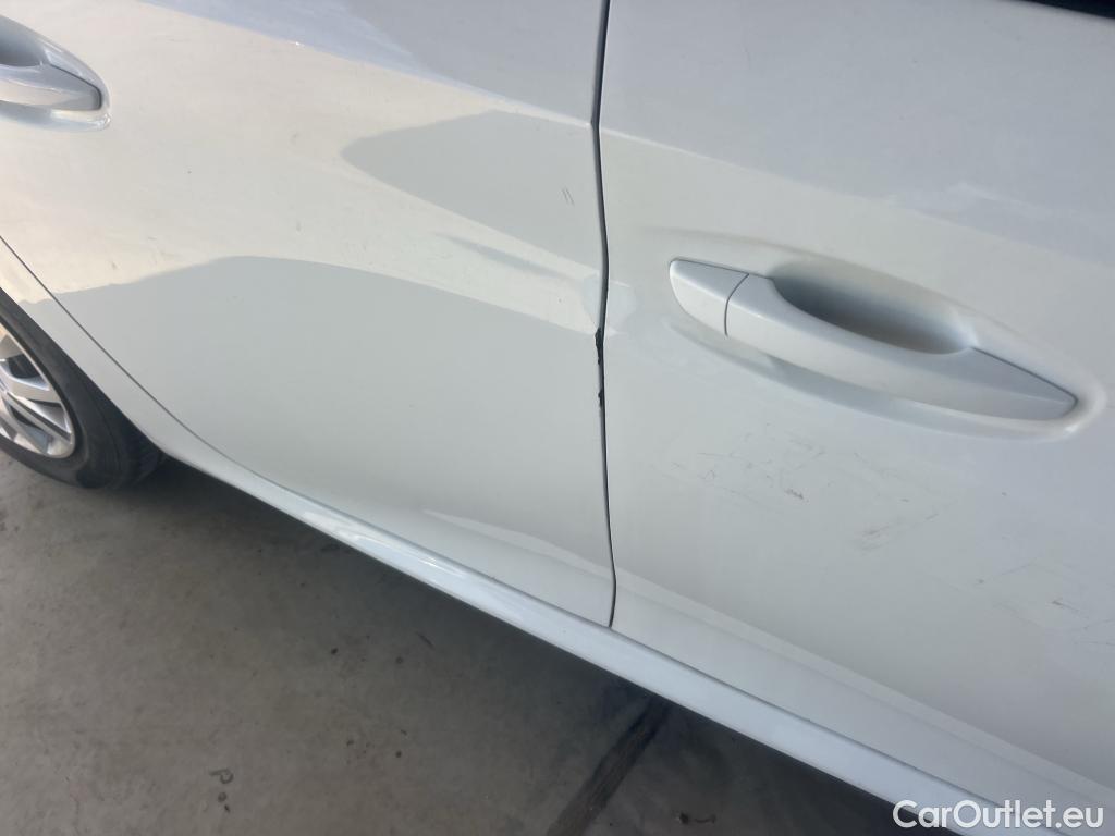  Peugeot  208 PEUGEOT  / 2019 / 5P / berlina con portón BlueHDi 73kW (100CV) Active #25