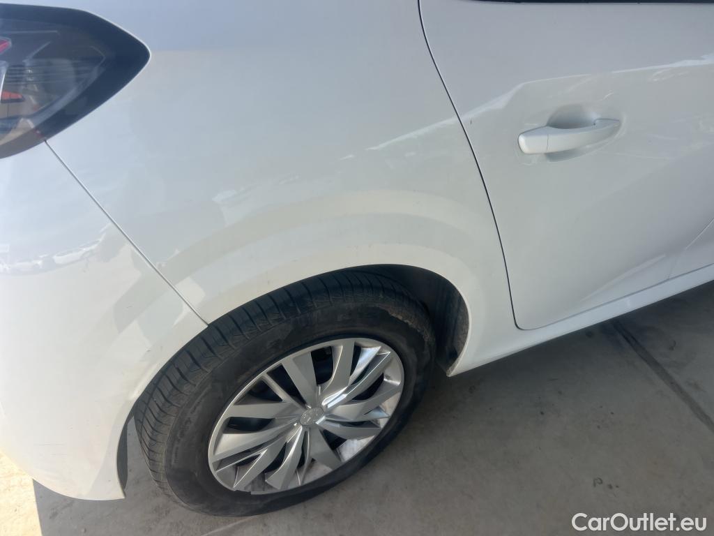  Peugeot  208 PEUGEOT  / 2019 / 5P / berlina con portón BlueHDi 73kW (100CV) Active #11