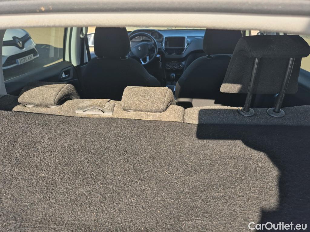  Peugeot  2008 PEUGEOT  / 2016 / 5P / todoterreno Signature BlueHDi 100 S&S 5 Vel. MAN #63