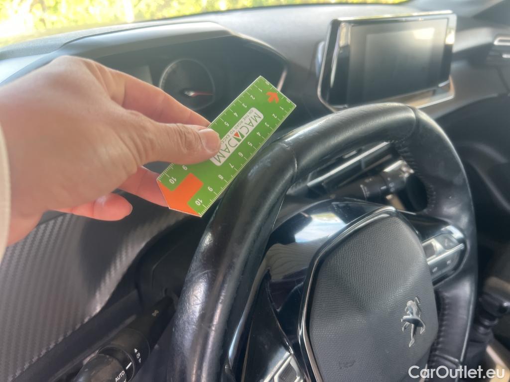  Peugeot  208 PEUGEOT  / 2019 / 5P / berlina con portón BlueHDi 73kW (100CV) Active #28