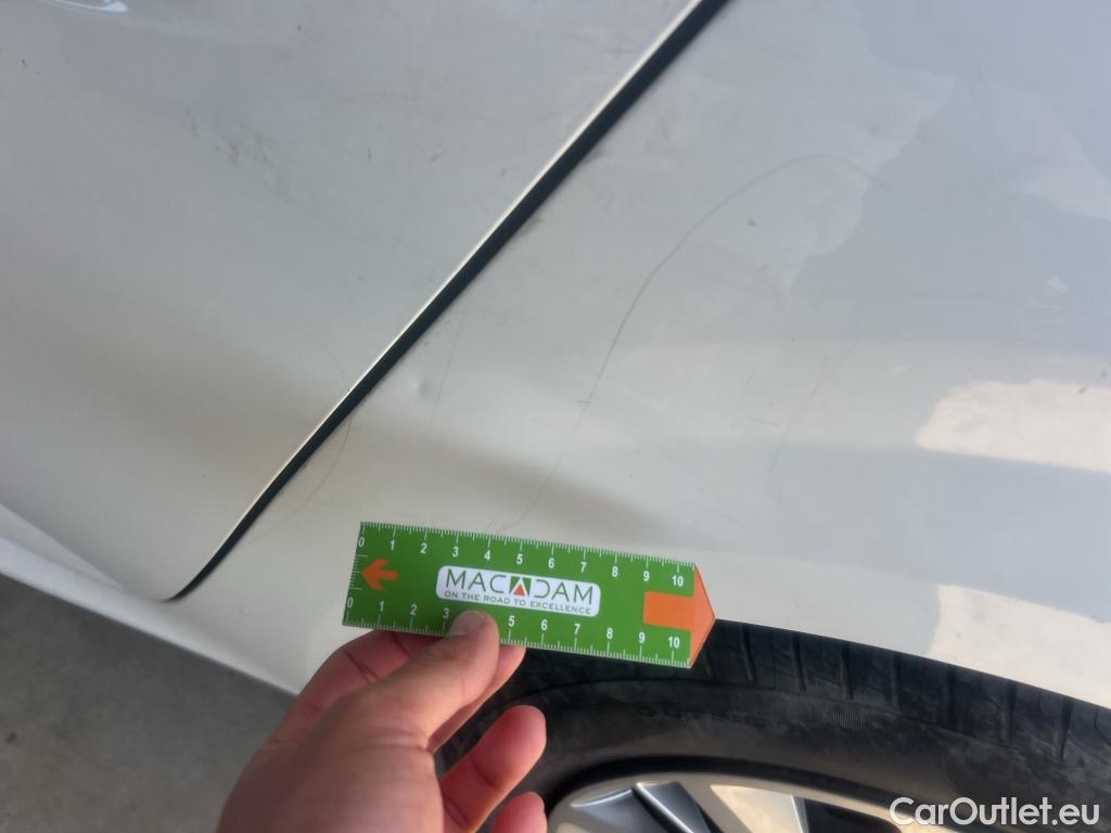  Peugeot  208 PEUGEOT  / 2019 / 5P / berlina con portón BlueHDi 73kW (100CV) Active #24