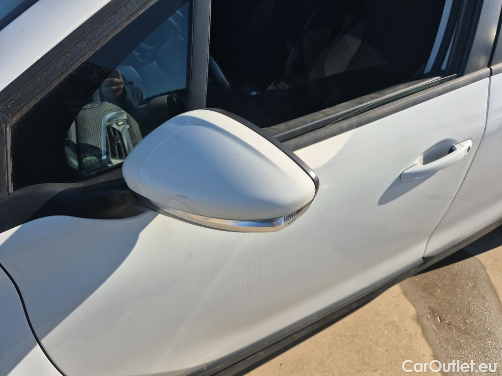  Peugeot  2008 PEUGEOT  / 2016 / 5P / todoterreno Signature BlueHDi 100 S&S 5 Vel. MAN #46