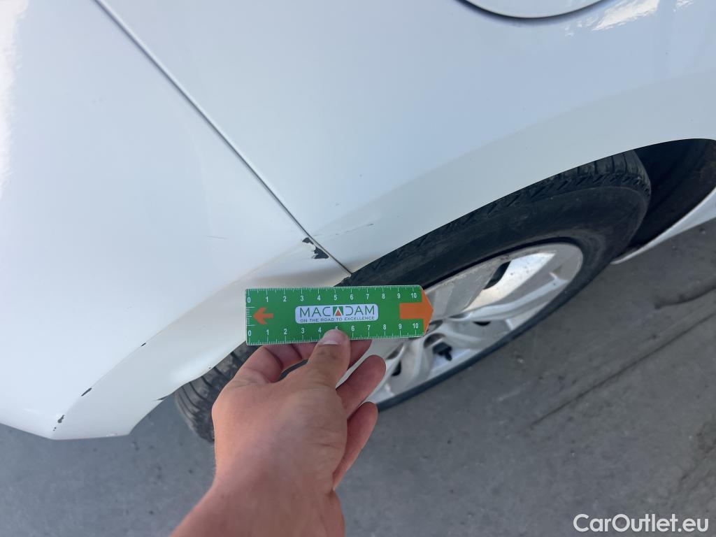  Renault  Clio RENAULT  / 2019 / 5P / berlina con portón Life SCe 49 kW (67CV) #18