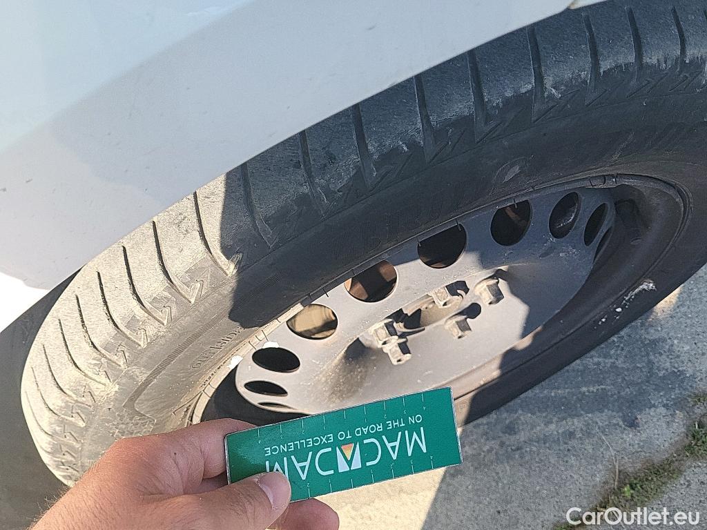  Seat  Ibiza SEAT  / 2017 / 5P / berlina con portón 1.0 MPI 59kW (80CV) Reference Plus(SP) #18