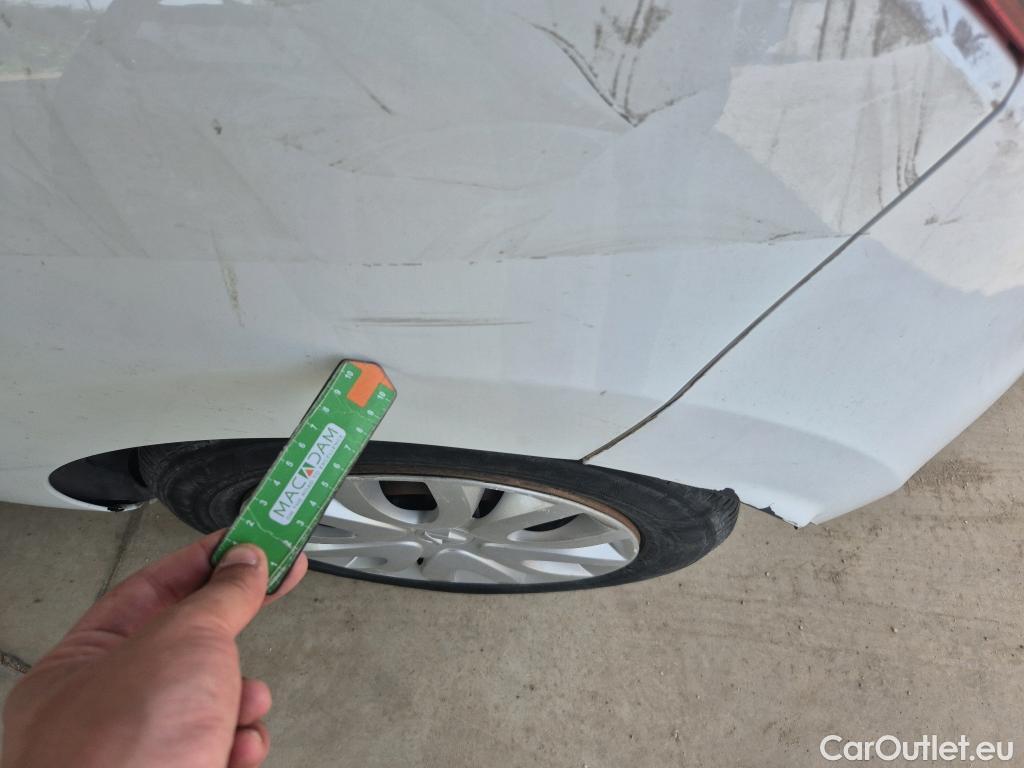  Renault  Clio RENAULT  / 2016 / 5P / berlina con portón Business TCe 66kW (90CV) GLP -18 #38