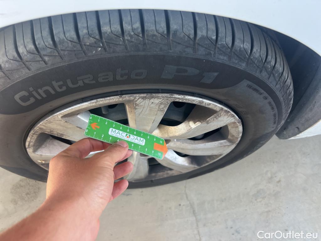  Renault  Clio RENAULT  / 2019 / 5P / berlina con portón Life SCe 49 kW (67CV) #31