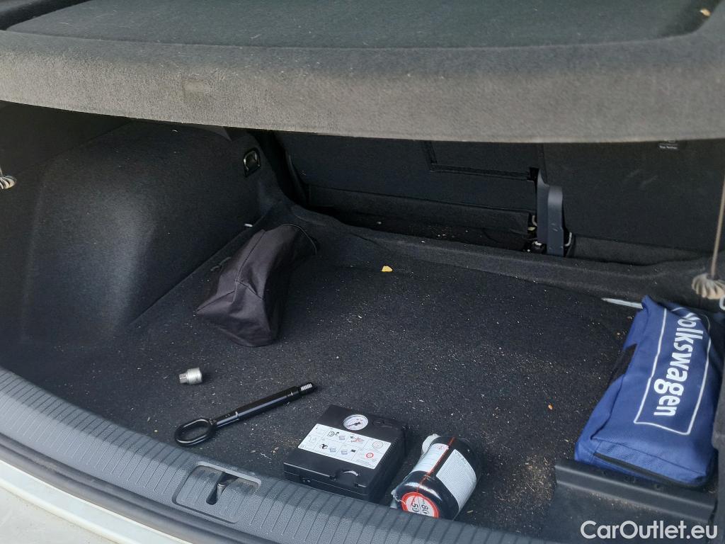  Volkswagen  Tiguan VOLKSWAGEN  / 2020 / 5P / todoterreno Life 1.5 TSI 110kW (150CV) DSG #9