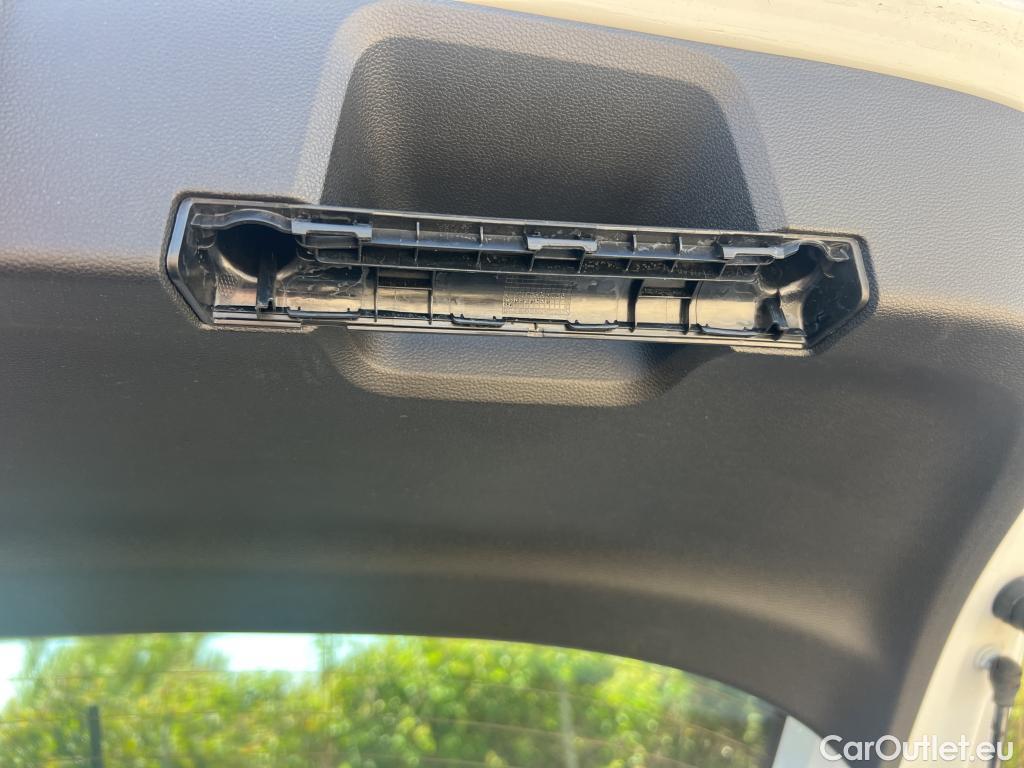  Renault  Clio RENAULT  / 2019 / 5P / berlina con portón Life SCe 49 kW (67CV) #15