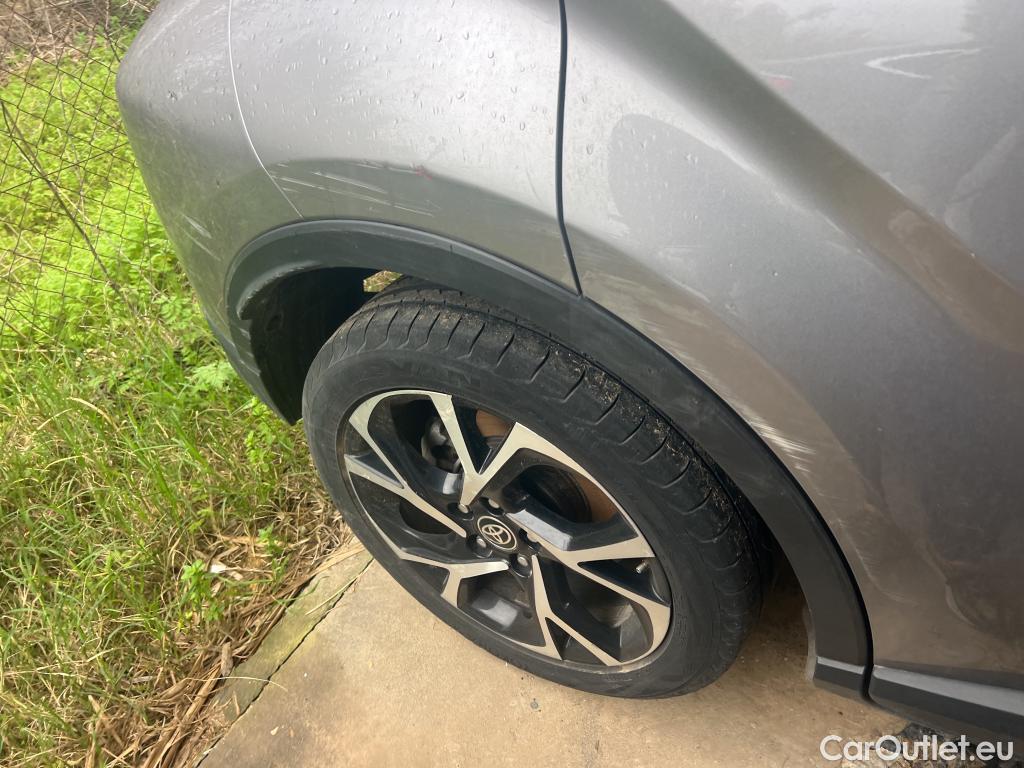  Toyota  C-HR TOYOTA  / 2019 / 5P / todoterreno 1.8 125H Advance #33