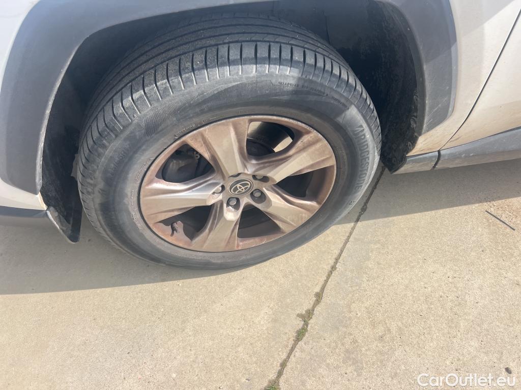  Toyota  RAV4 TOYOTA  / 2018 / 5P / todoterreno 2.5l 220H Business #1