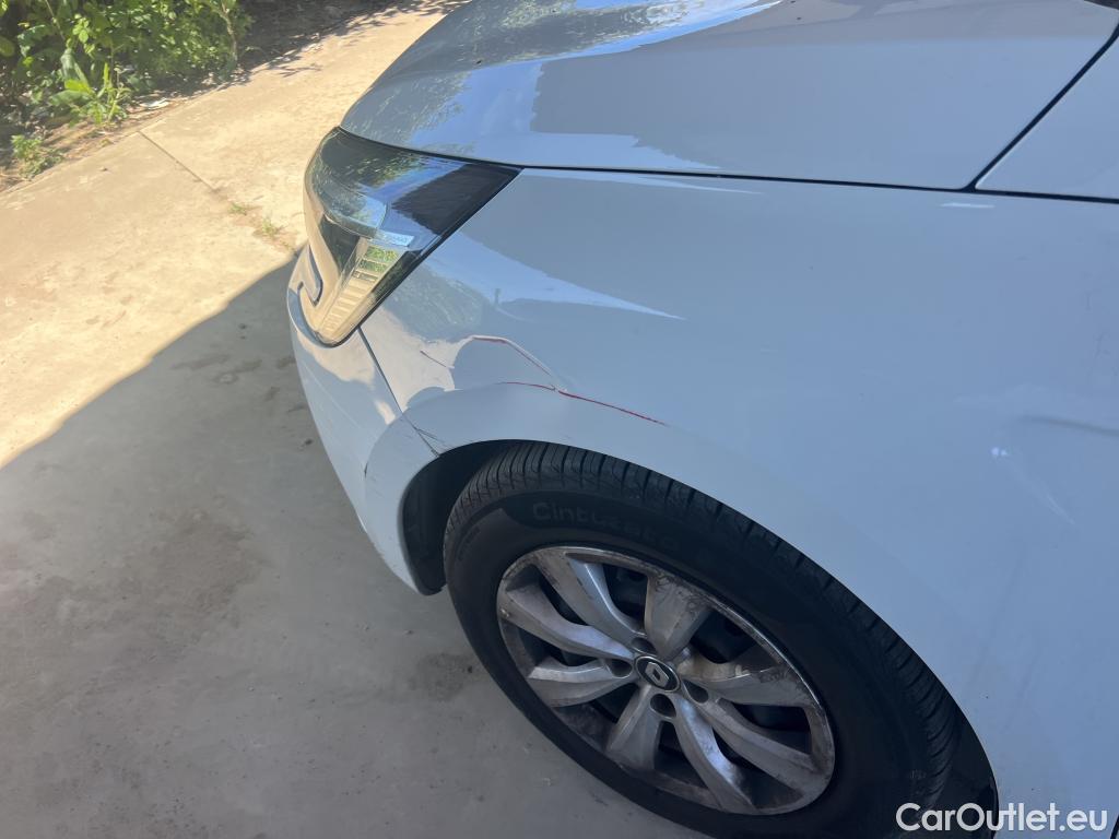  Renault  Clio RENAULT  / 2019 / 5P / berlina con portón Life SCe 49 kW (67CV) #5