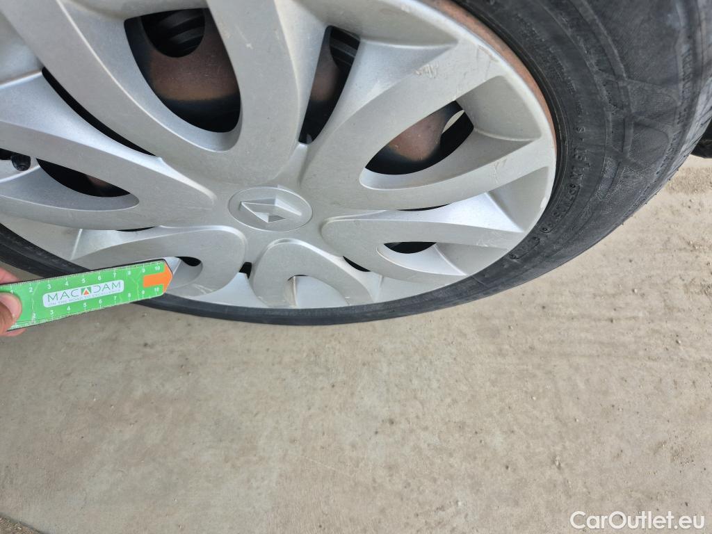  Renault  Clio RENAULT  / 2016 / 5P / berlina con portón Business TCe 66kW (90CV) GLP -18 #26