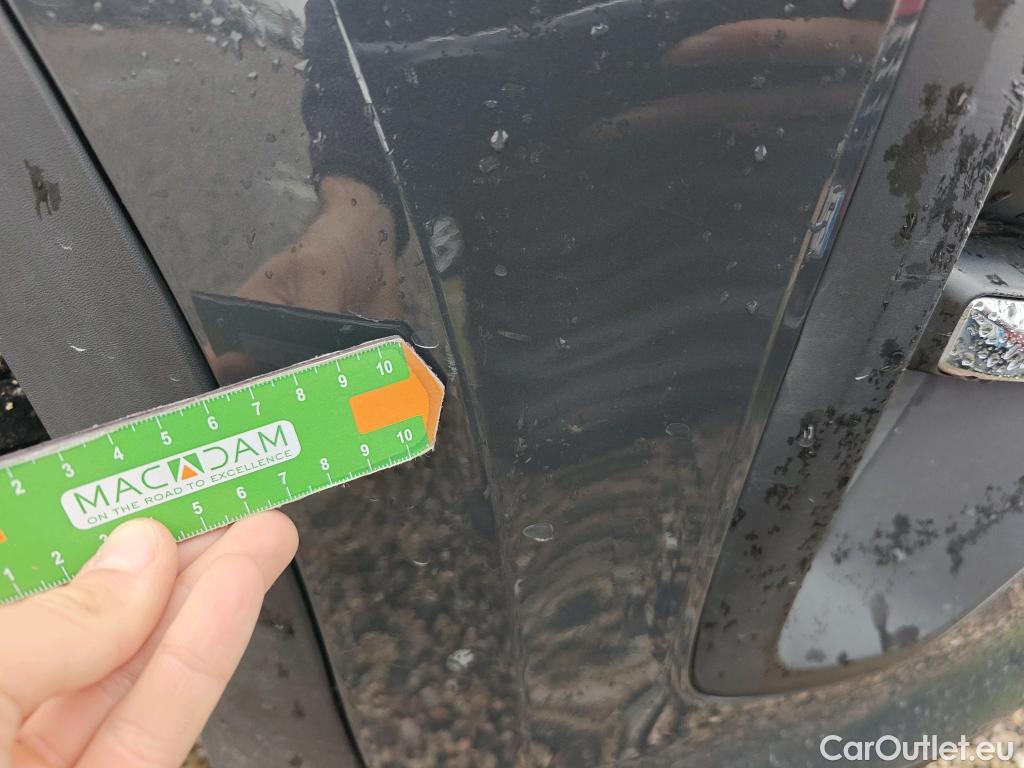  KIA  Sportage KIA  1.6MHEV Drive 100kW(136CV) 4x2(Crist Tintados) #32