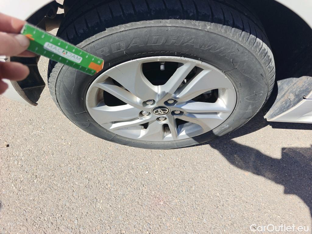  Toyota  Yaris TOYOTA  / 2020 / 5P / berlina con portón 1.5 120H Active Tech #20