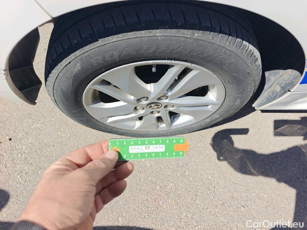  Toyota  Yaris TOYOTA  / 2020 / 5P / berlina con portón 1.5 120H Active Tech #19