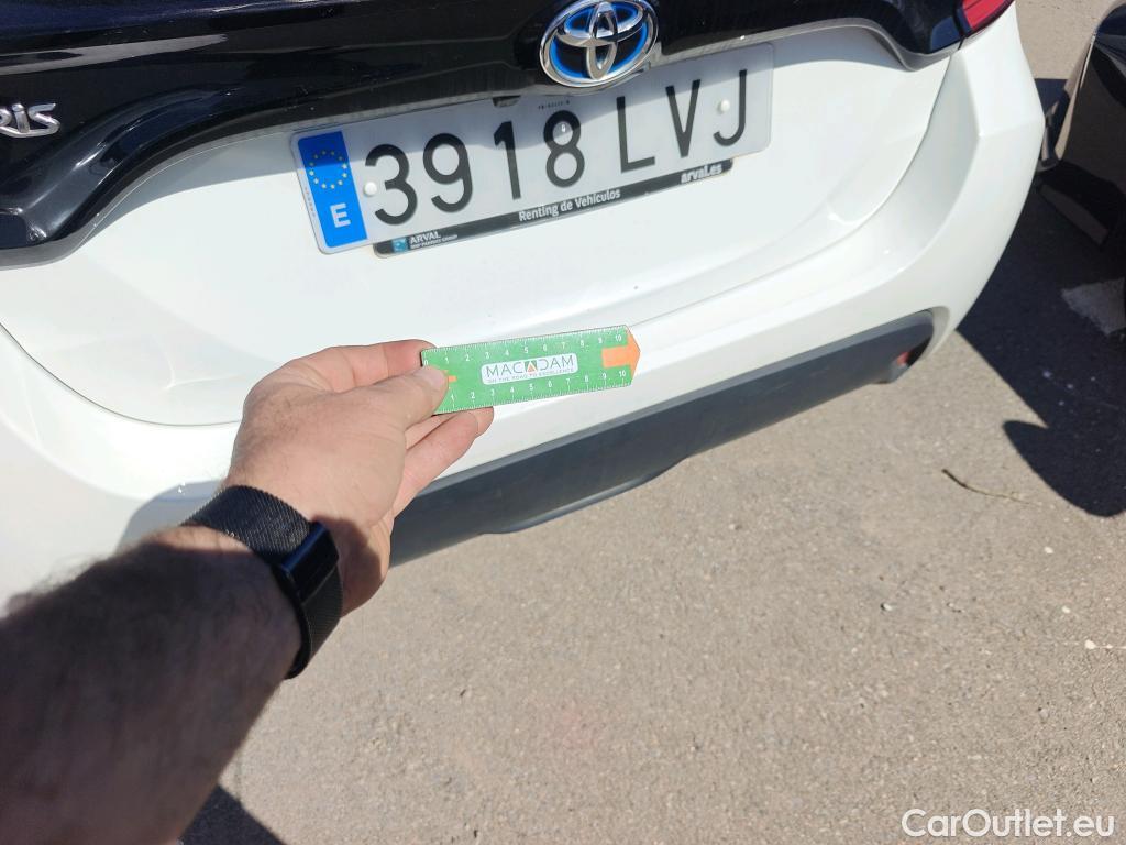  Toyota  Yaris TOYOTA  / 2020 / 5P / berlina con portón 1.5 120H Active Tech #37