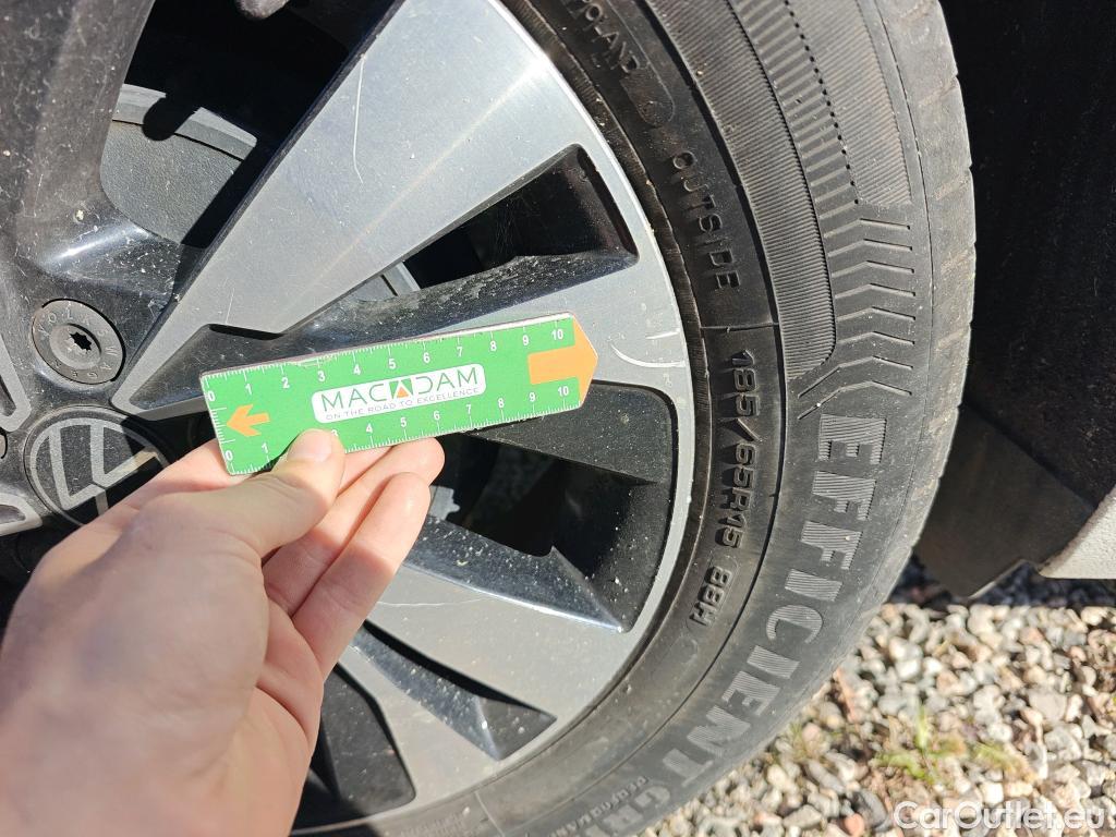  Volkswagen  Polo VOLKSWAGEN  / 2017 / 5P / berlina con portón Advance 1.0 TSI 70kW (95CV) #4