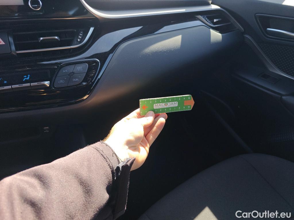  Toyota  C-HR TOYOTA  / 2019 / 5P / todoterreno 1.8 125H Active #15