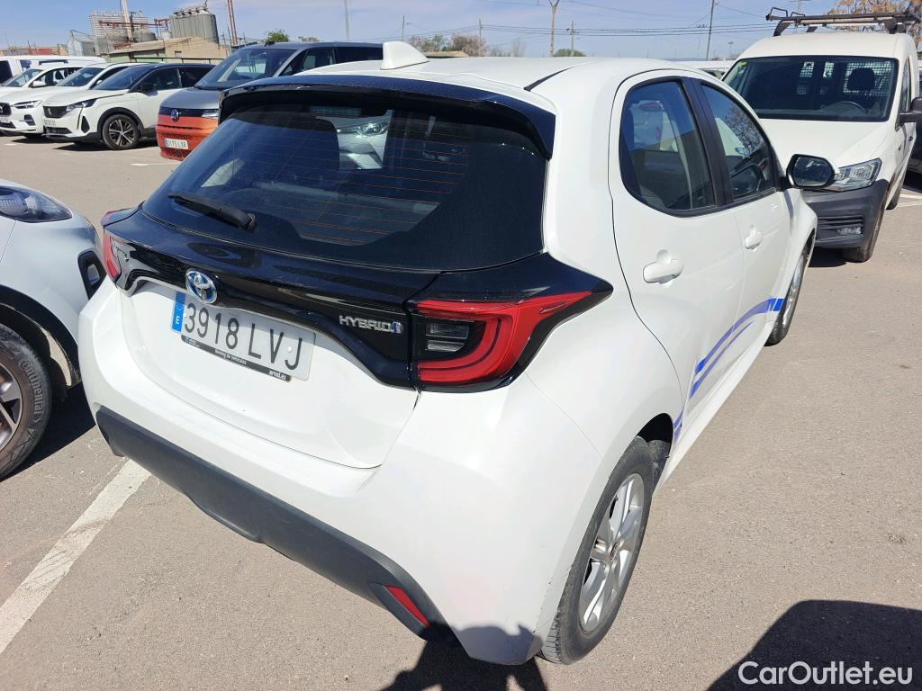  Toyota  Yaris TOYOTA  / 2020 / 5P / berlina con portón 1.5 120H Active Tech #36
