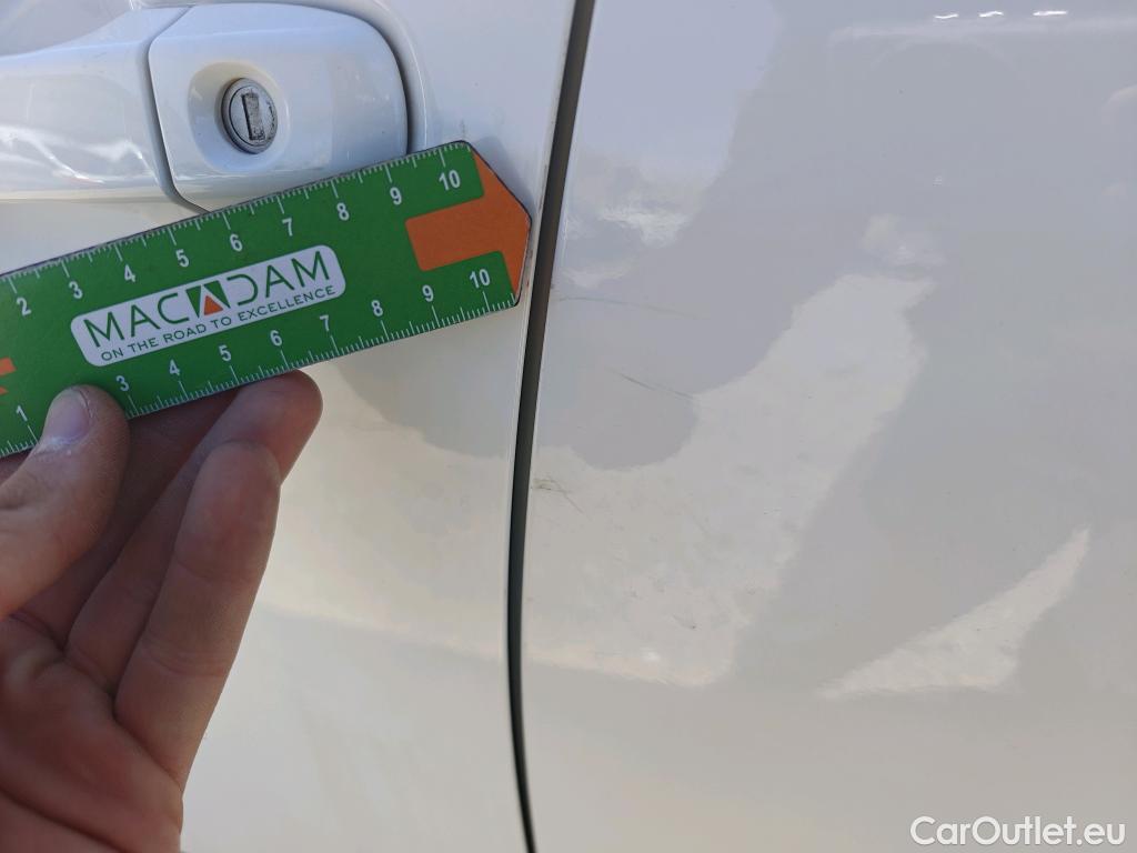  Toyota  C-HR TOYOTA  / 2019 / 5P / todoterreno 1.8 125H Active #33