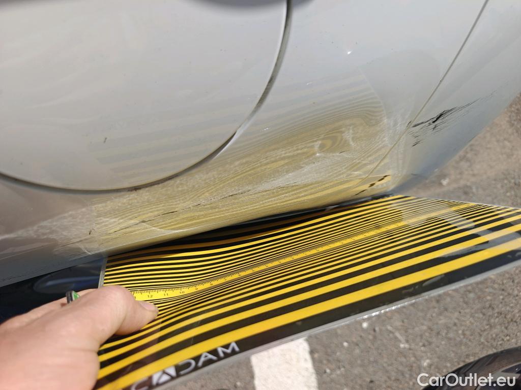  Toyota  Yaris TOYOTA  / 2020 / 5P / berlina con portón 1.5 120H Active Tech #6