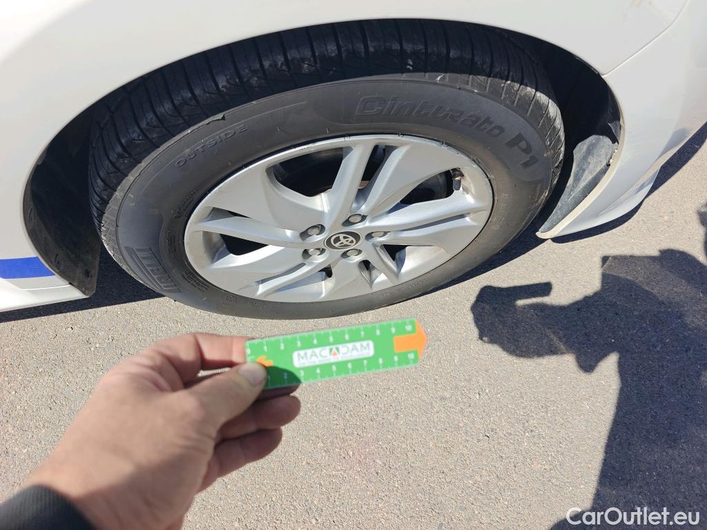  Toyota  Yaris TOYOTA  / 2020 / 5P / berlina con portón 1.5 120H Active Tech #21