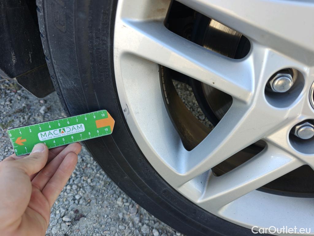  Toyota  C-HR TOYOTA  / 2019 / 5P / todoterreno 1.8 125H Active #49