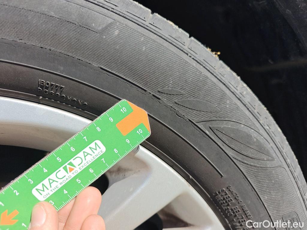  Toyota  C-HR TOYOTA  / 2019 / 5P / todoterreno 1.8 125H Active #6