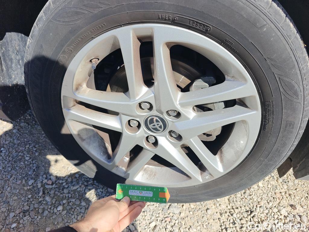  Toyota  C-HR TOYOTA  / 2019 / 5P / todoterreno 1.8 125H Active #40