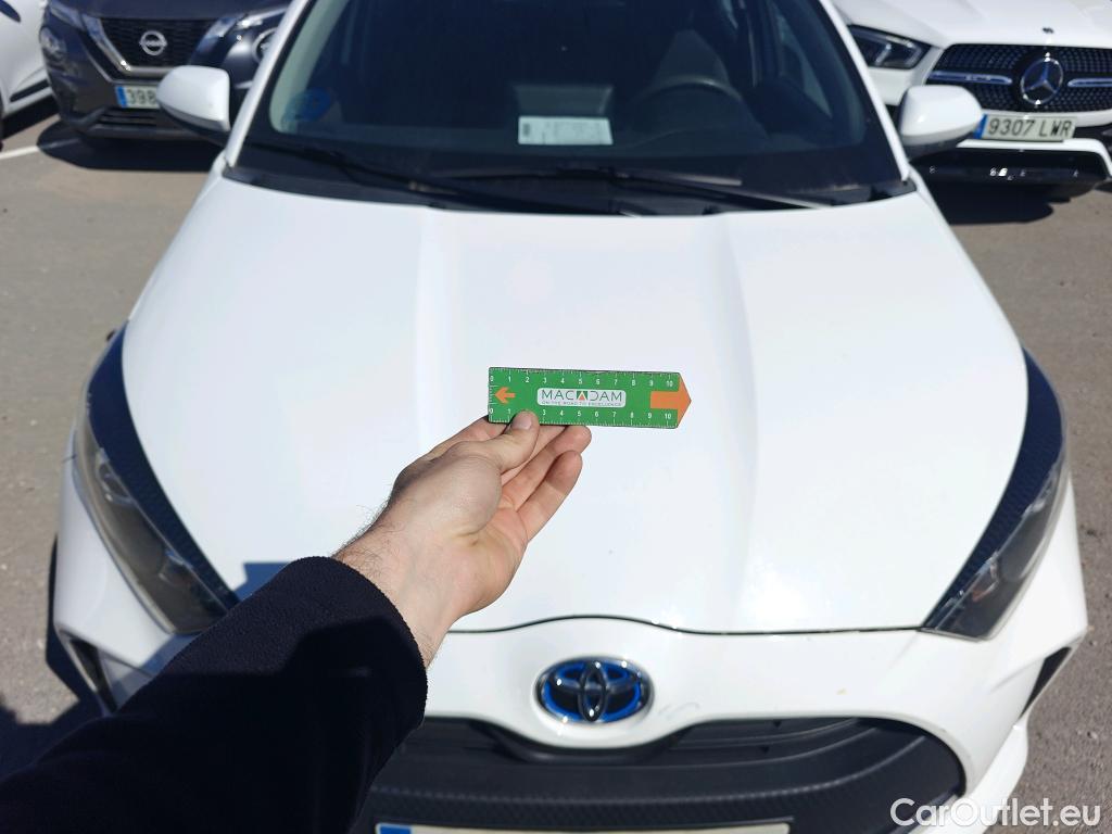  Toyota  Yaris TOYOTA  / 2020 / 5P / berlina con portón 1.5 120H Business Plus #1