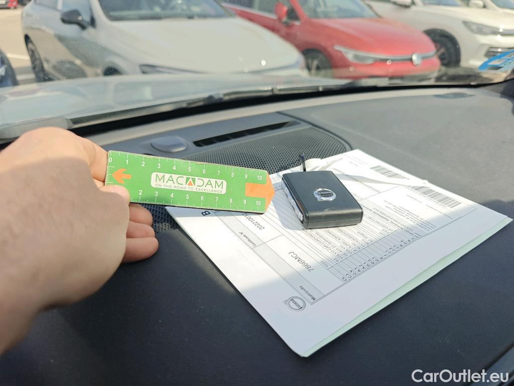  Volvo  XC 40 VOLVO XC40 / 2021 / 5P / todoterreno 2.0 B4 G AWD Core Auto #1