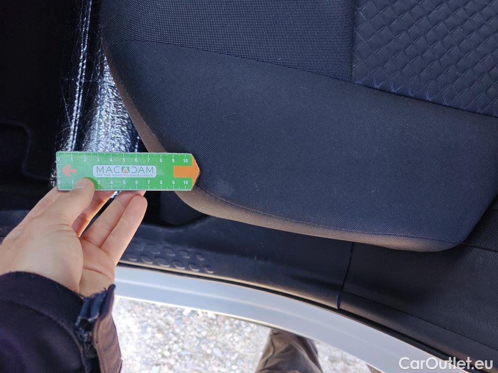  Toyota  C-HR TOYOTA  / 2019 / 5P / todoterreno 1.8 125H Active #44