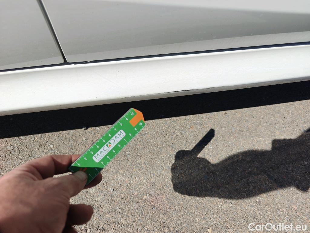  Toyota  Yaris TOYOTA  / 2020 / 5P / berlina con portón 1.5 120H Active Tech #31