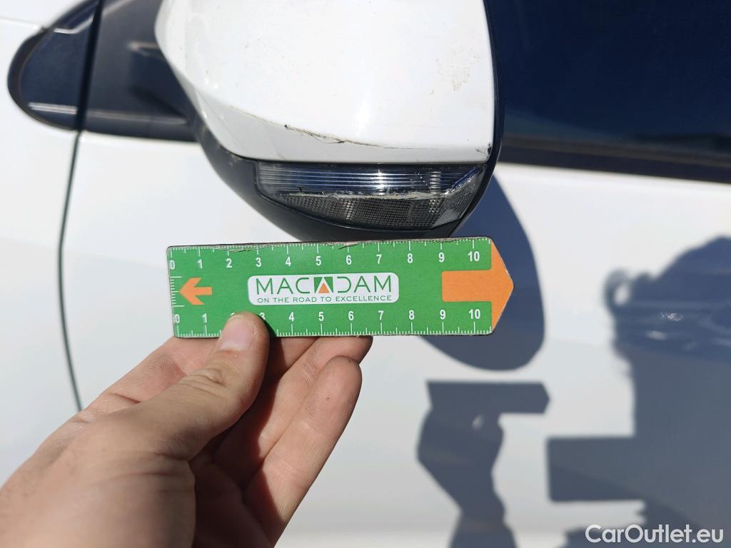  Toyota  Yaris TOYOTA  / 2020 / 5P / berlina con portón 1.5 120H Business Plus #9