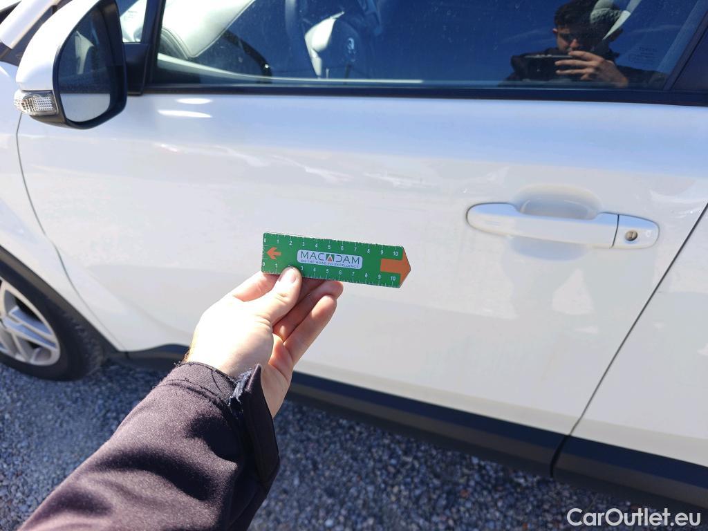  Toyota  C-HR TOYOTA  / 2019 / 5P / todoterreno 1.8 125H Active #32