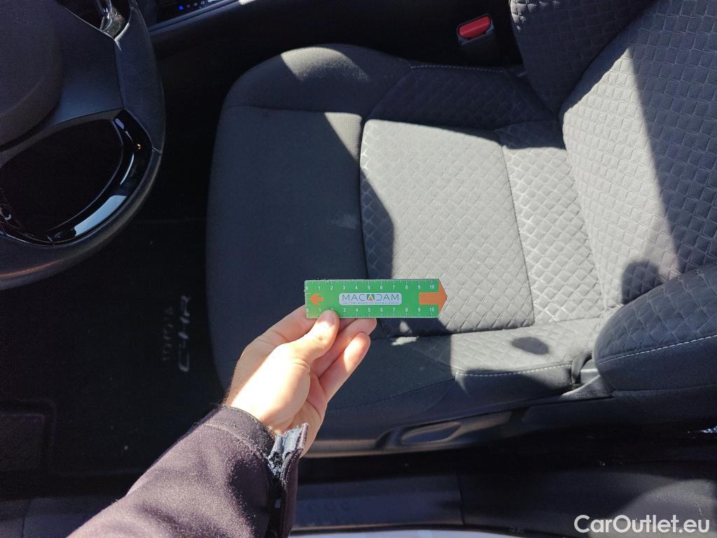  Toyota  C-HR TOYOTA  / 2019 / 5P / todoterreno 1.8 125H Active #42