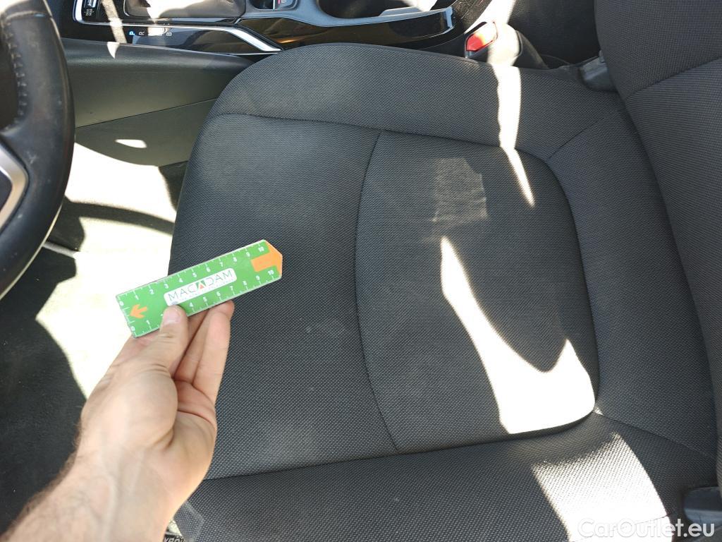  Toyota  Corolla TOYOTA  / 2019 / 4P / sedán 1.8 125H STYLE E-CVT SEDAN #19