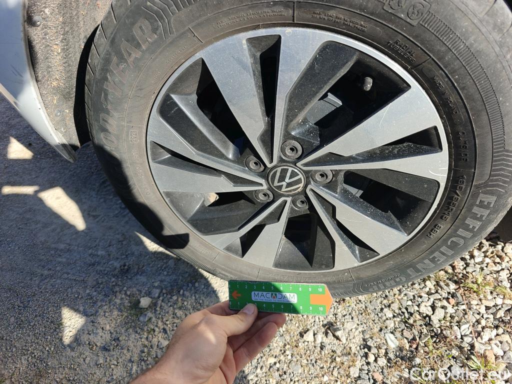  Volkswagen  Polo VOLKSWAGEN  / 2017 / 5P / berlina con portón Advance 1.0 TSI 70kW (95CV) #3