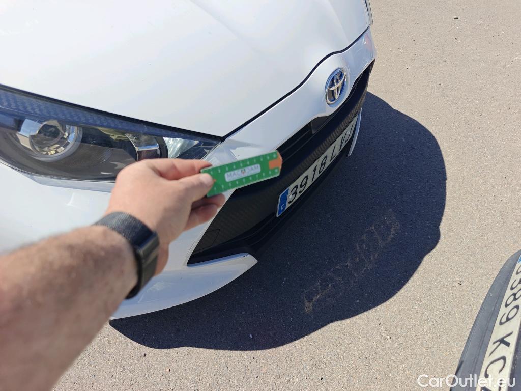  Toyota  Yaris TOYOTA  / 2020 / 5P / berlina con portón 1.5 120H Active Tech #32