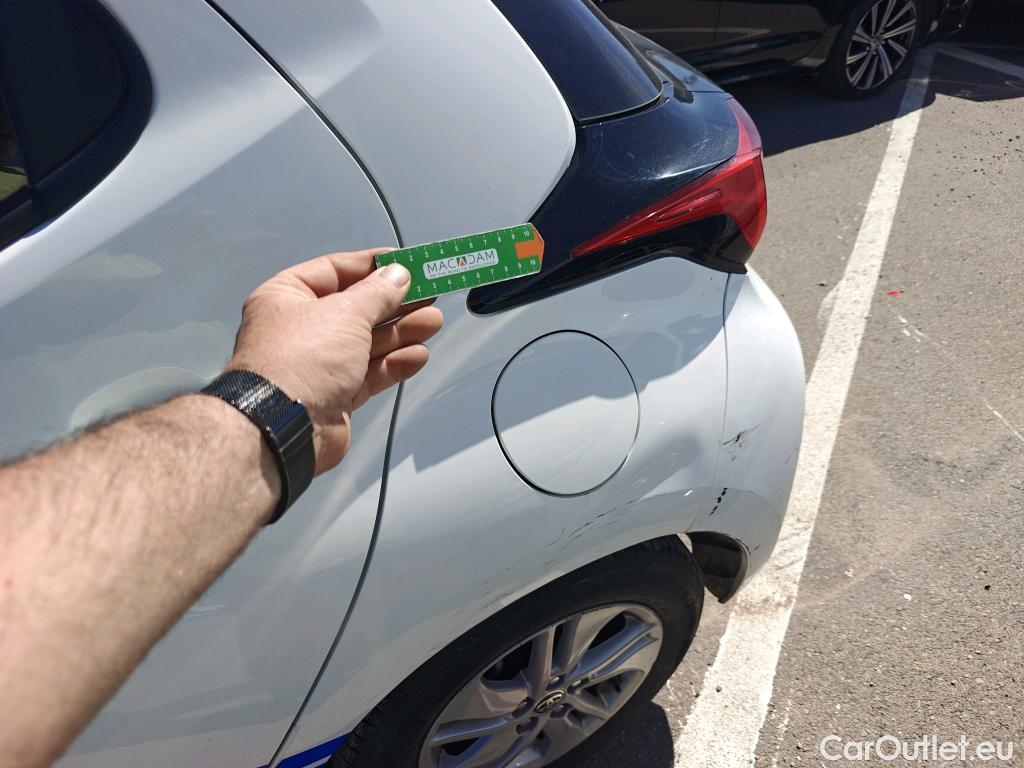  Toyota  Yaris TOYOTA  / 2020 / 5P / berlina con portón 1.5 120H Active Tech #5